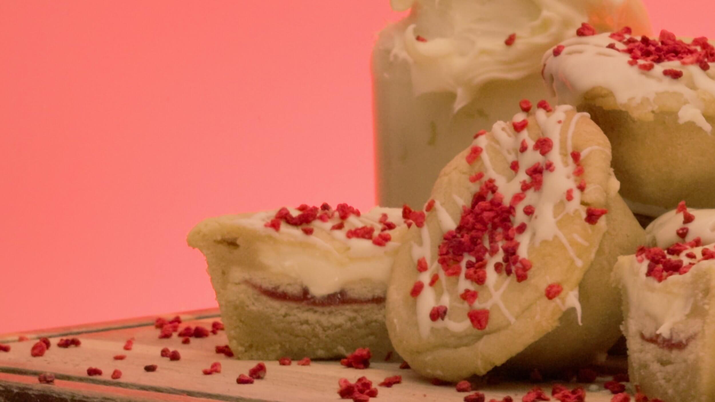 Jammy dodger & white chocolate deep dish cookie