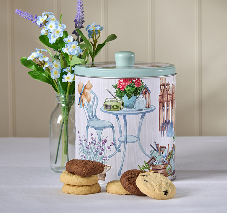 Garden Retreat Round Tin