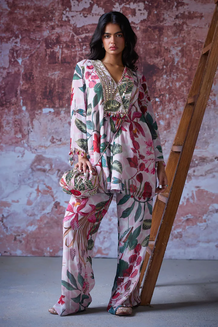 Saya Embroidered Kurta